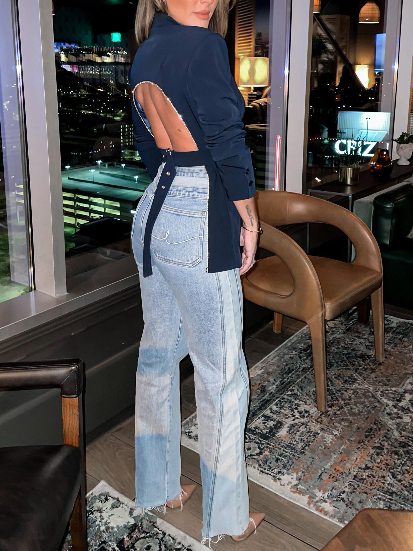 Clementina | Eleganter und glänzender Blazer mit offenem Rücken und verstellbarer Passform