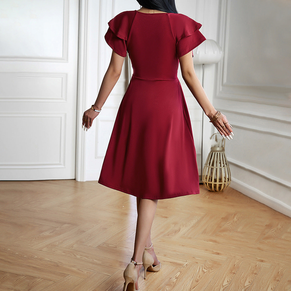Lyanna | Elegantes Midikleid mit V-Ausschnitt und raffiniertem Stil für Damen