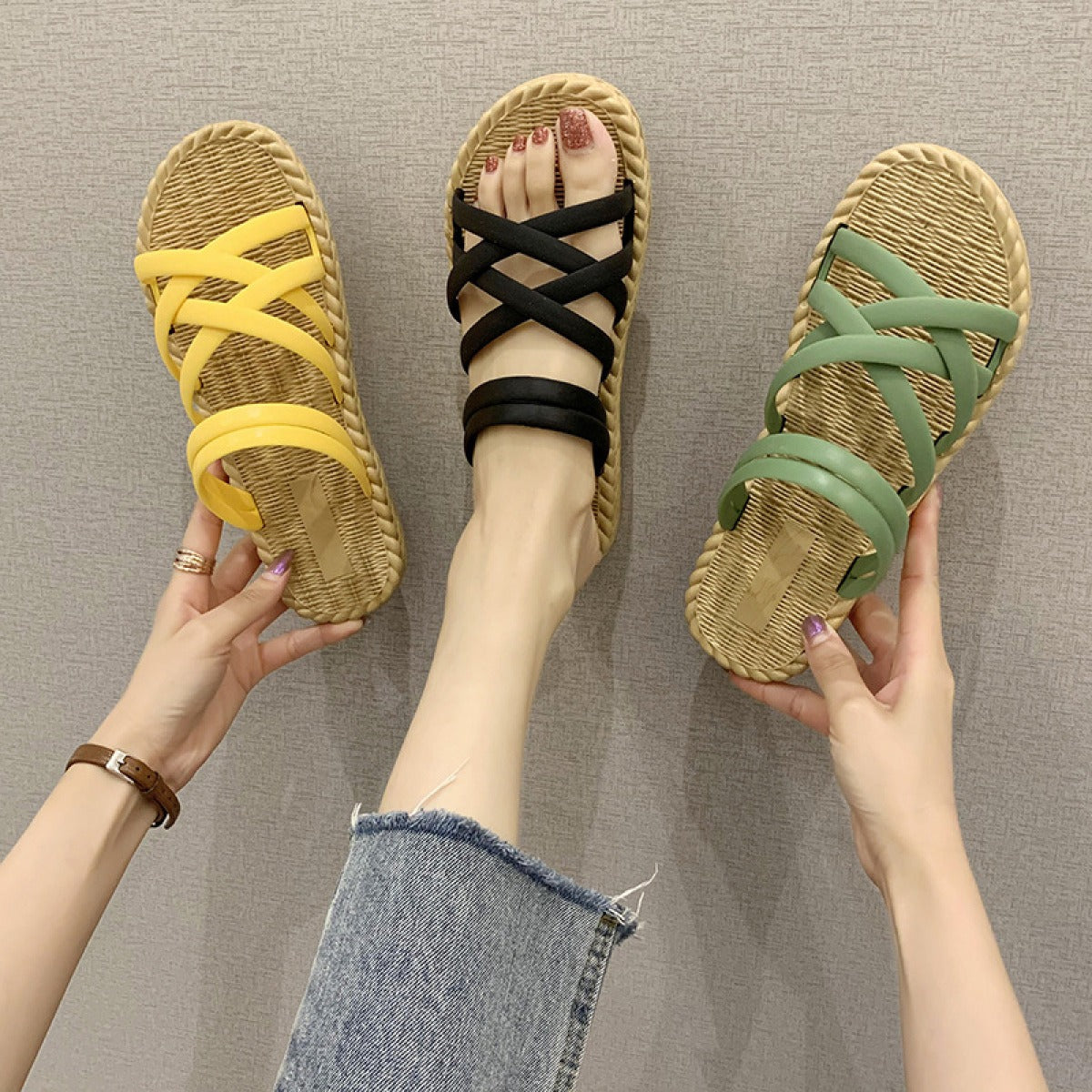 Flache Damen Sandalen mit gekreuzten Riemen Römischer Stil gelb - Soléa