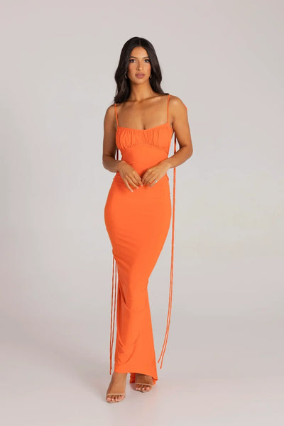 Alindra ™ | Rückenfreies Maxikleid