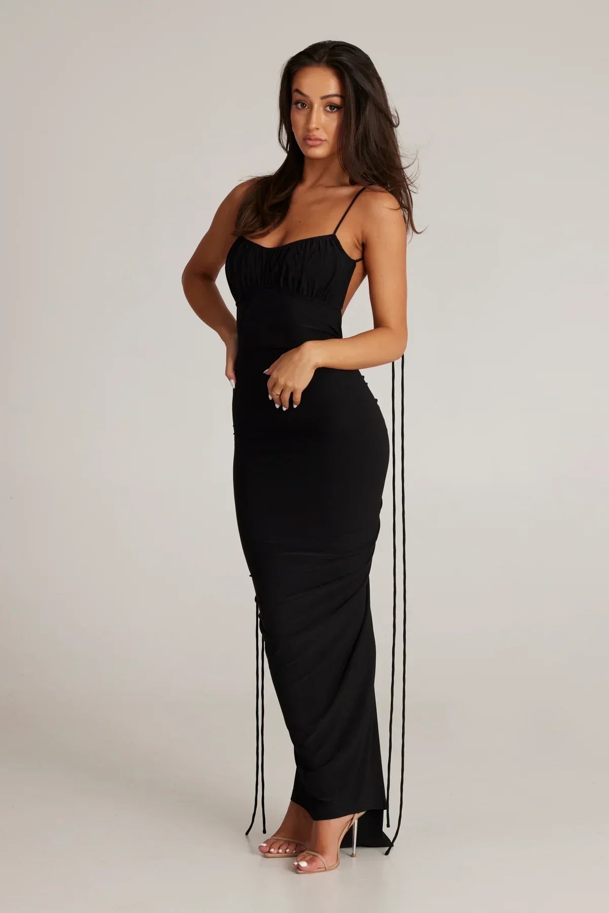 Alindra ™ | Rückenfreies Maxikleid