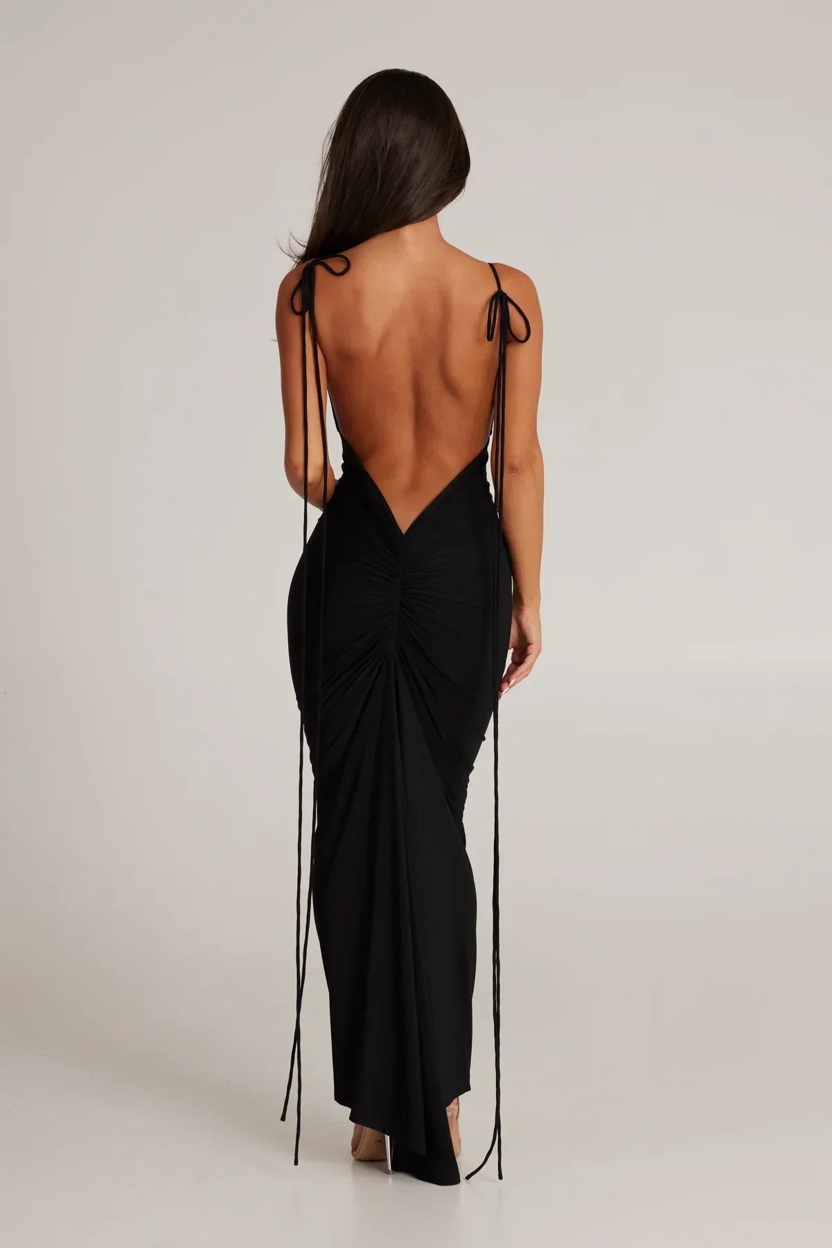Alindra ™ | Rückenfreies Maxikleid