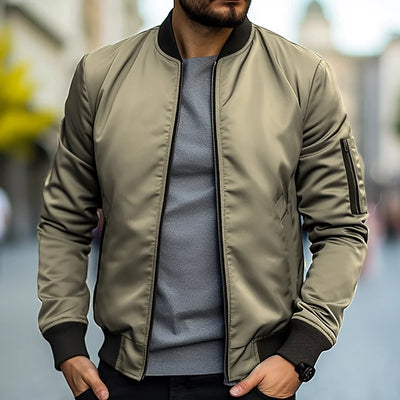 Trendige leichte Bomberjacke