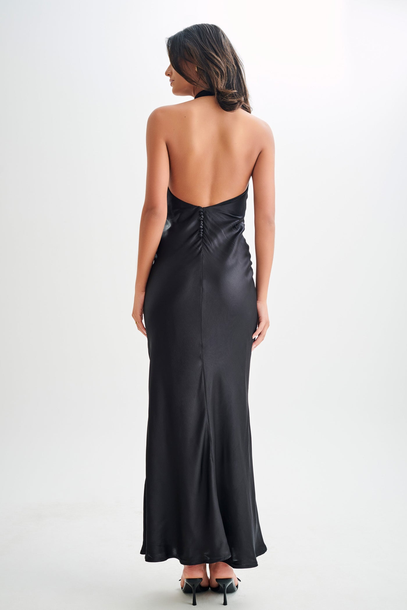 Aisha™ – Satin-Maxikleid mit Wasserfallausschnitt