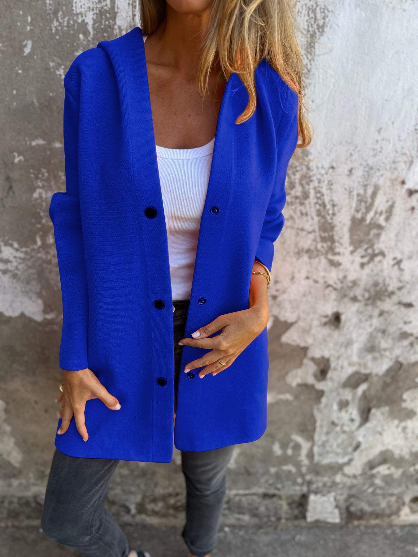 Adriana - Strickjacke mit Knöpfen und Kapuze