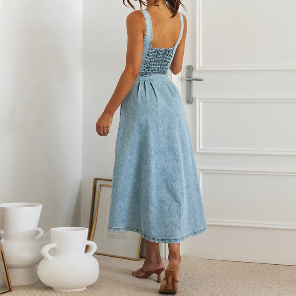 Langes Kleid mit hellblauen Denim-Trägern mit Knöpfen - Juliette