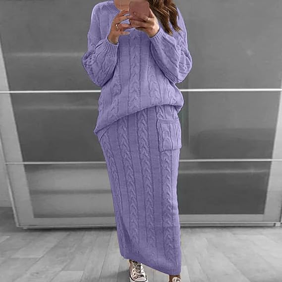 Winterset bestehend aus Strickpulli und Rock, warm und bequem, ideal für einen gemütlichen und modischen Look an kalten Tagen