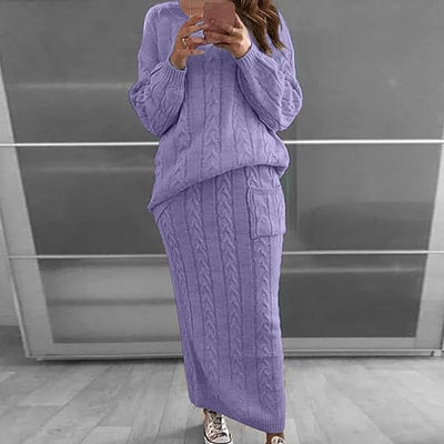 Winterset bestehend aus Strickpulli und Rock, warm und bequem, ideal für einen gemütlichen und modischen Look an kalten Tagen