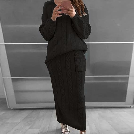 Winterset bestehend aus Strickpulli und Rock, warm und bequem, ideal für einen gemütlichen und modischen Look an kalten Tagen