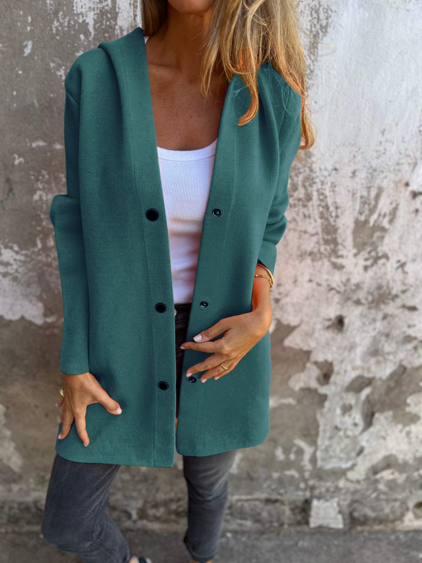 Adriana - Strickjacke mit Knöpfen und Kapuze