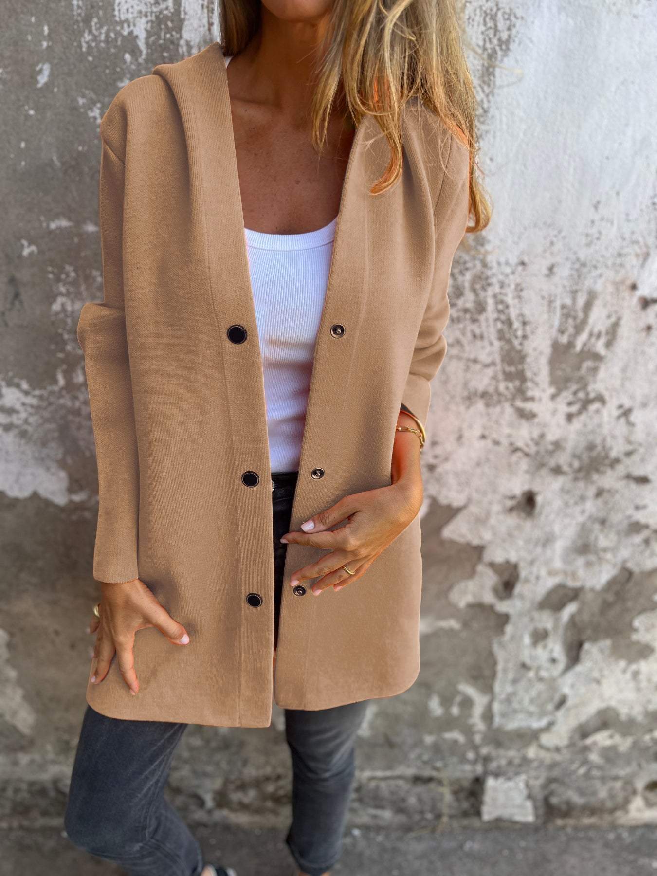 Adriana - Strickjacke mit Knöpfen und Kapuze