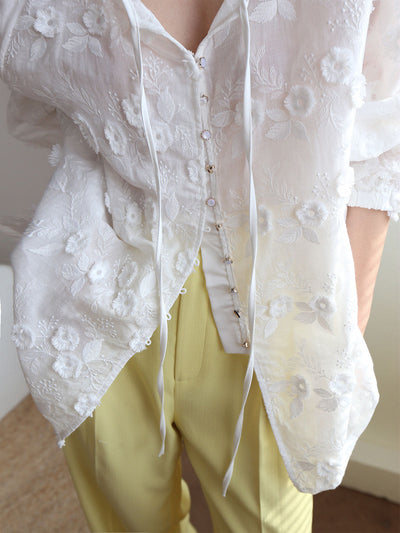 Sophie - Übergroße, halbdurchsichtige, bestickte Bluse mit Blumenmuster