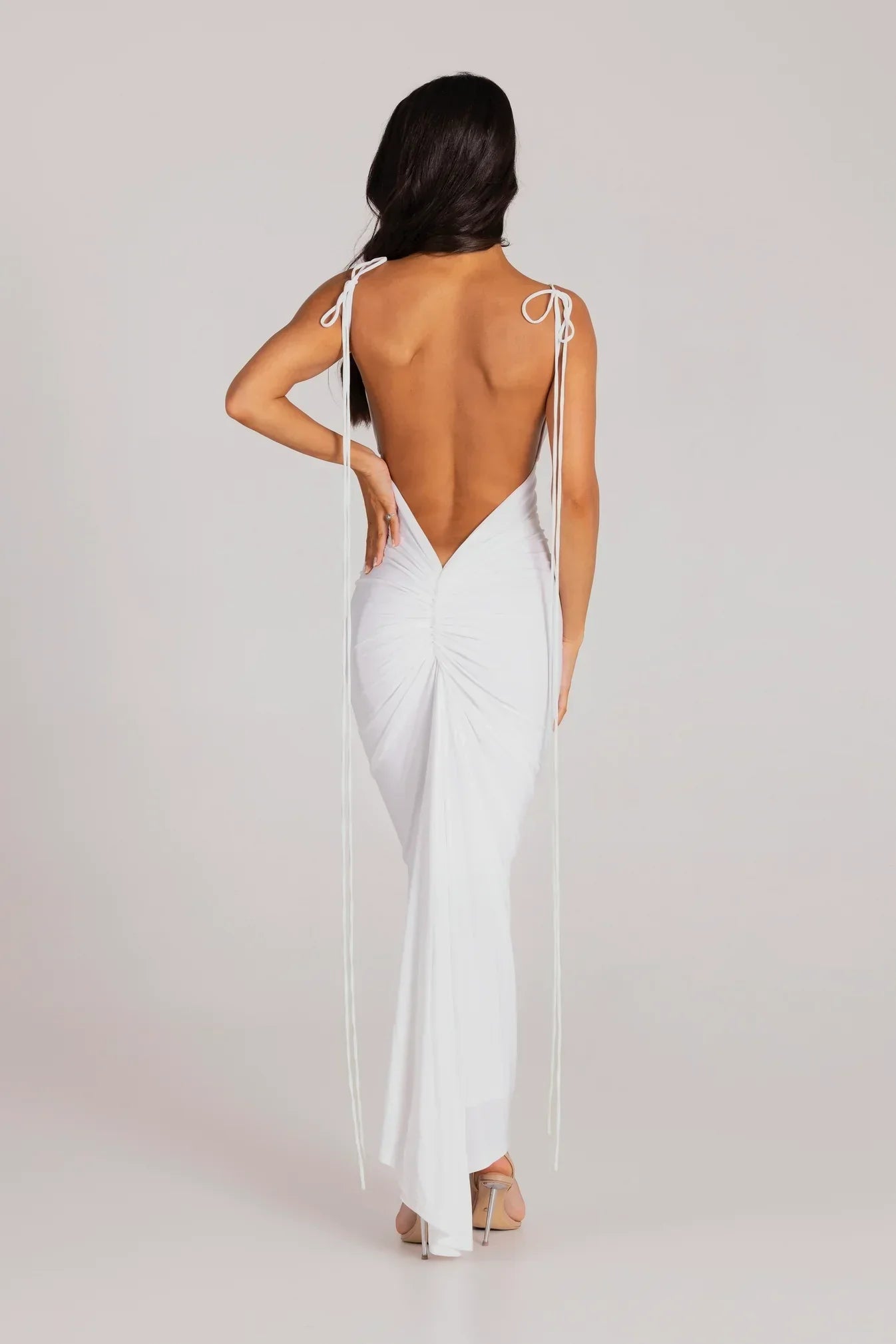 Alindra ™ | Rückenfreies Maxikleid