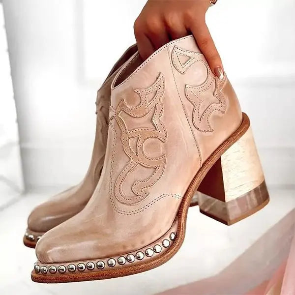 Sue™ Norwich bestickte Lederstiefel
