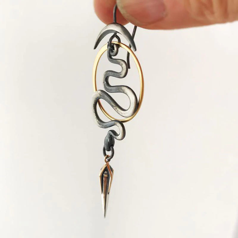 Unregelmäßige geometrische Spiralohrstecker Serpentin