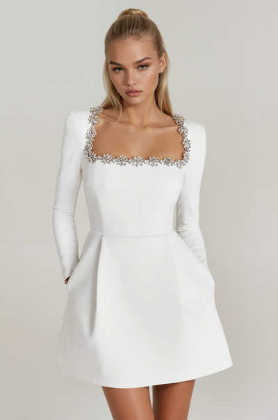 Tazari™ | Minikleid mit verziertem Ausschnitt