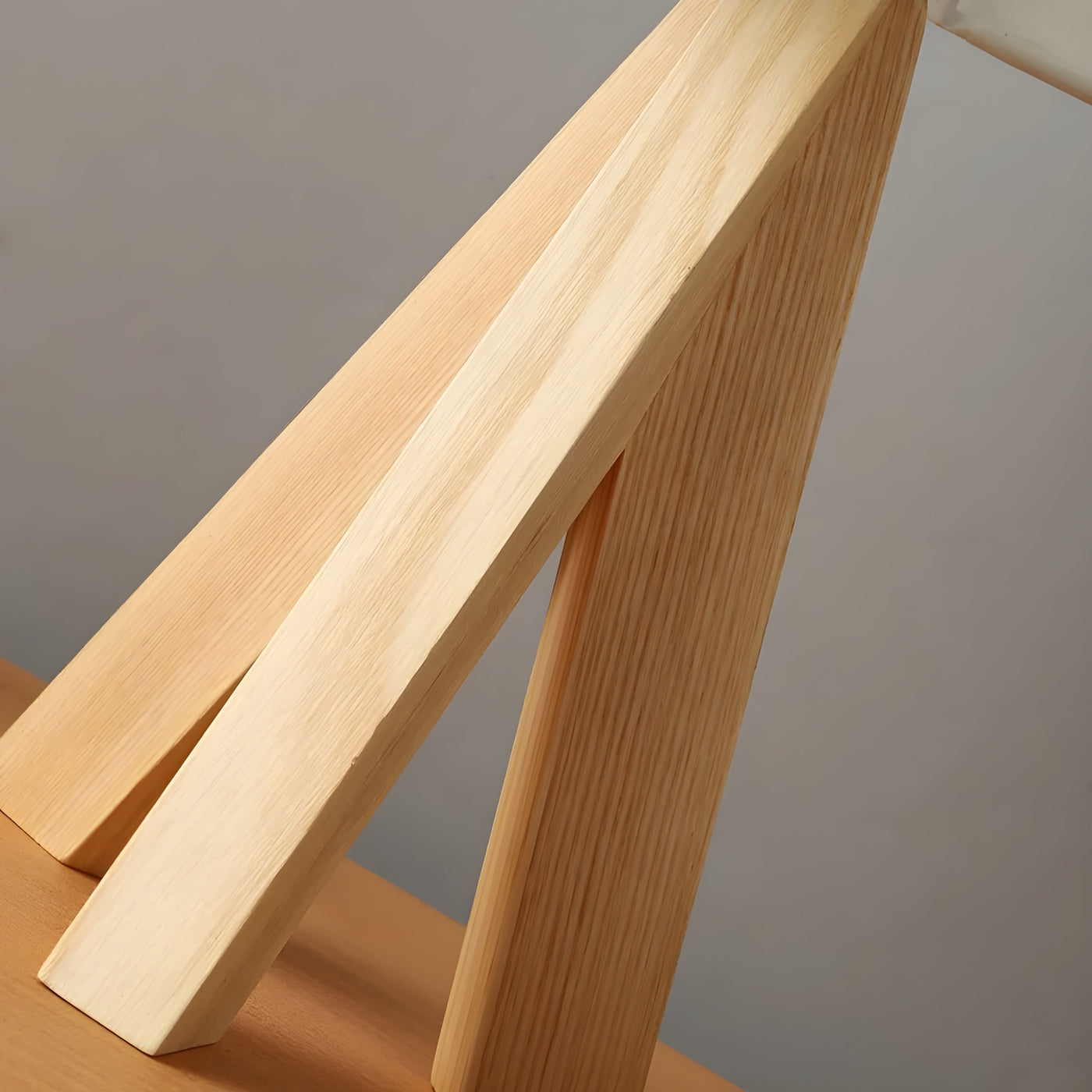 WoodFlow Lamp - Moderne LED-Augenschutz-Tischlampe aus Holz