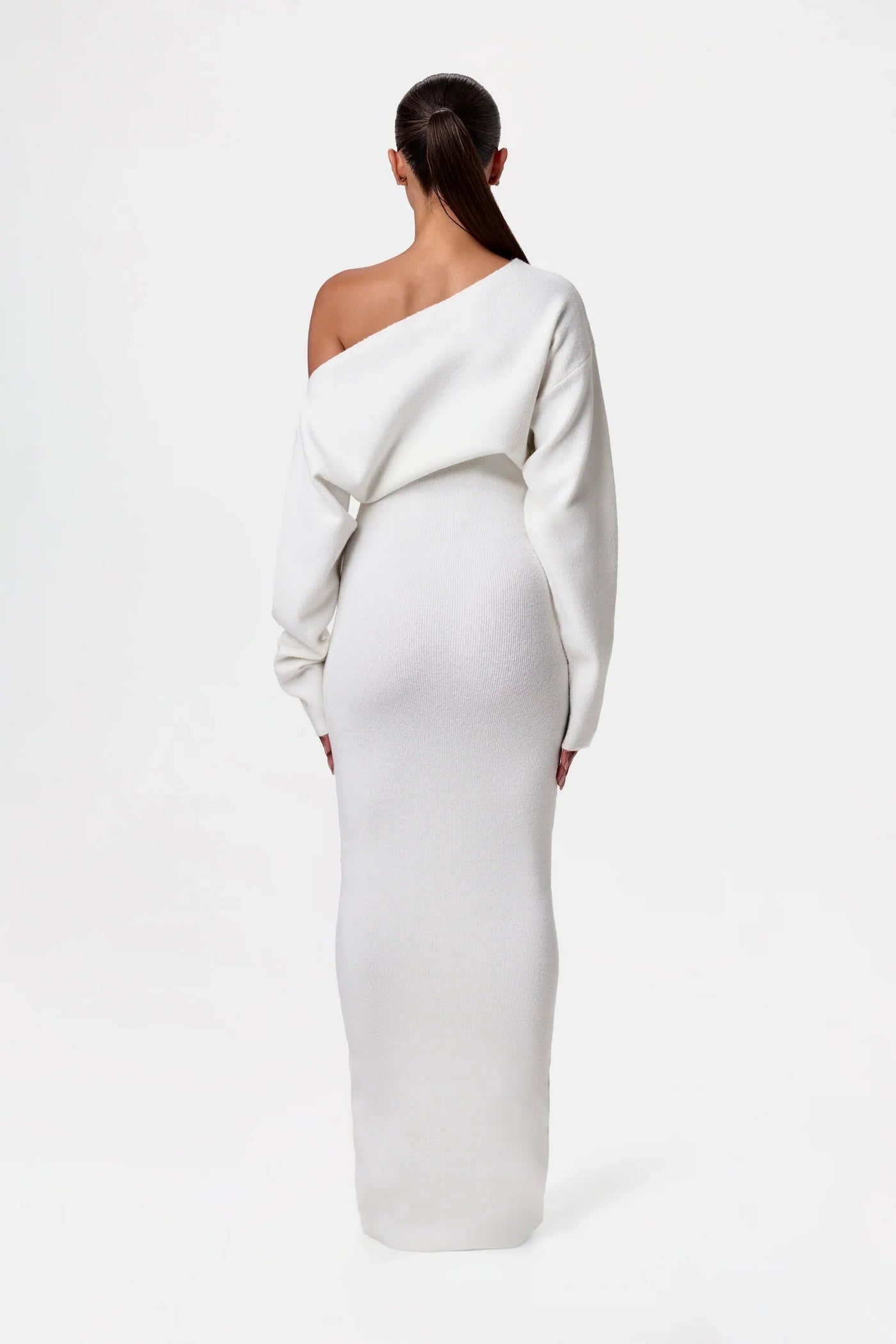 Trina – Schulterfreies Strickkleid