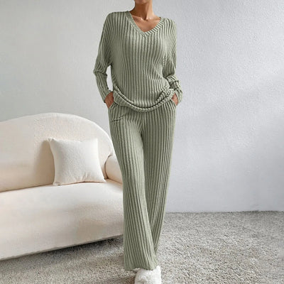 Tyreece | V-Ausschnitt Langarmshirt mit gerader Hose Set