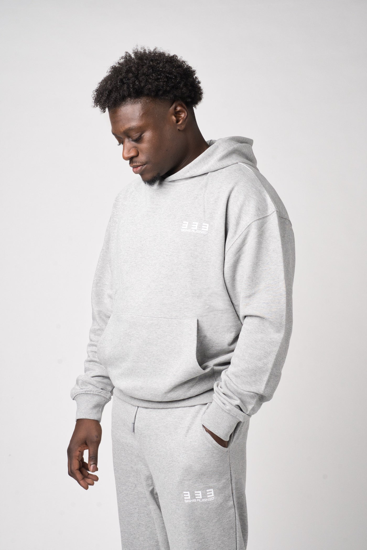 SIGNS ALIGNED | HOODIE & HOSE – GRAU