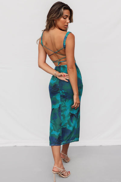 Zirael ™ | Grünes Midikleid mit offenem Rücken und Blumenmuster