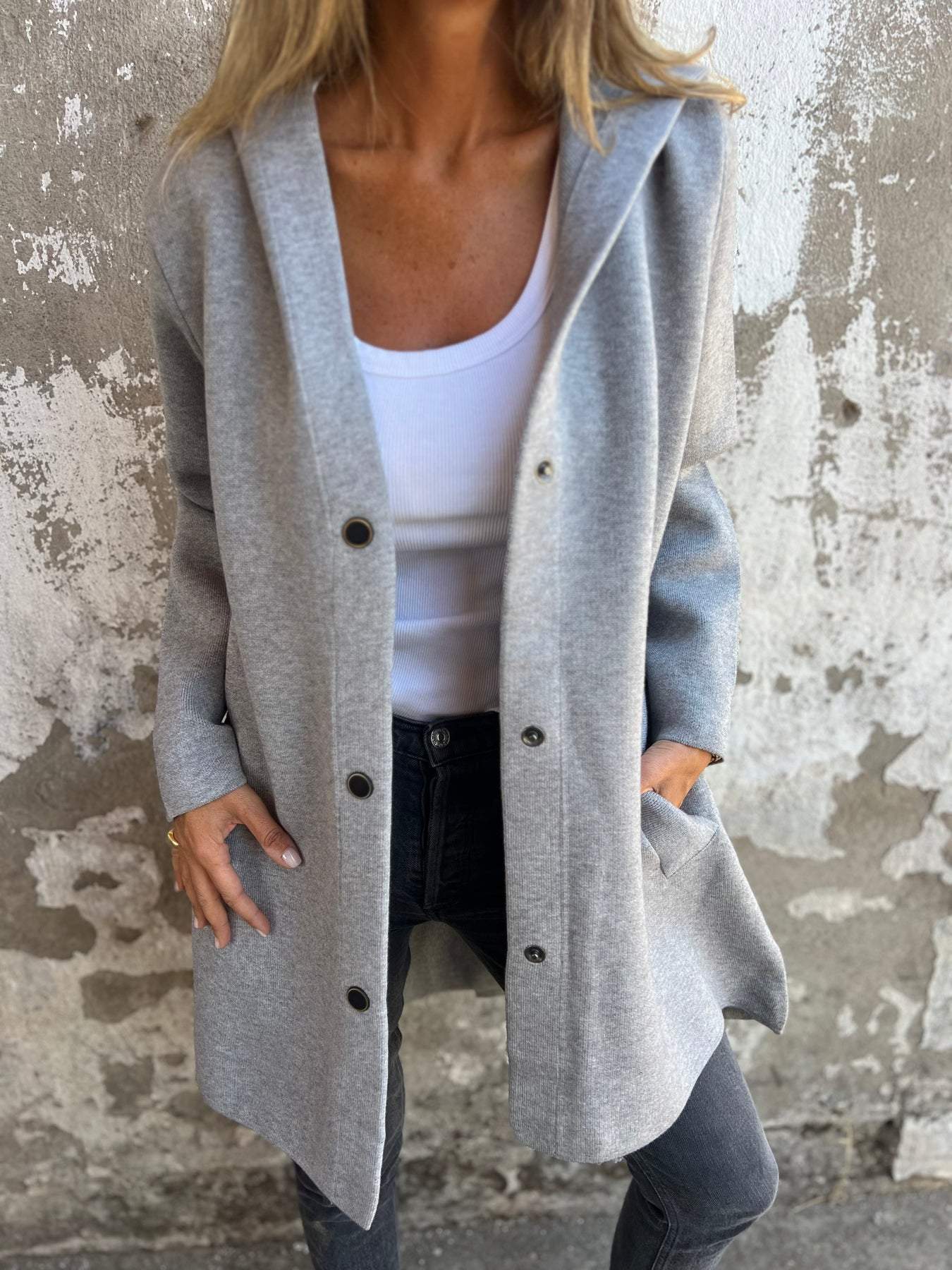 Adriana - Strickjacke mit Knöpfen und Kapuze