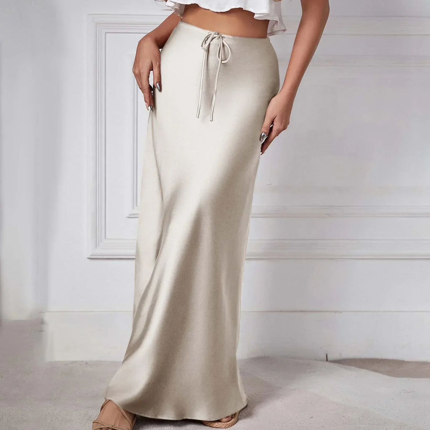 Satinrock mit hoher Taille und Schleifen, elegant und trendy, perfekt für einen anspruchsvollen und modernen Look