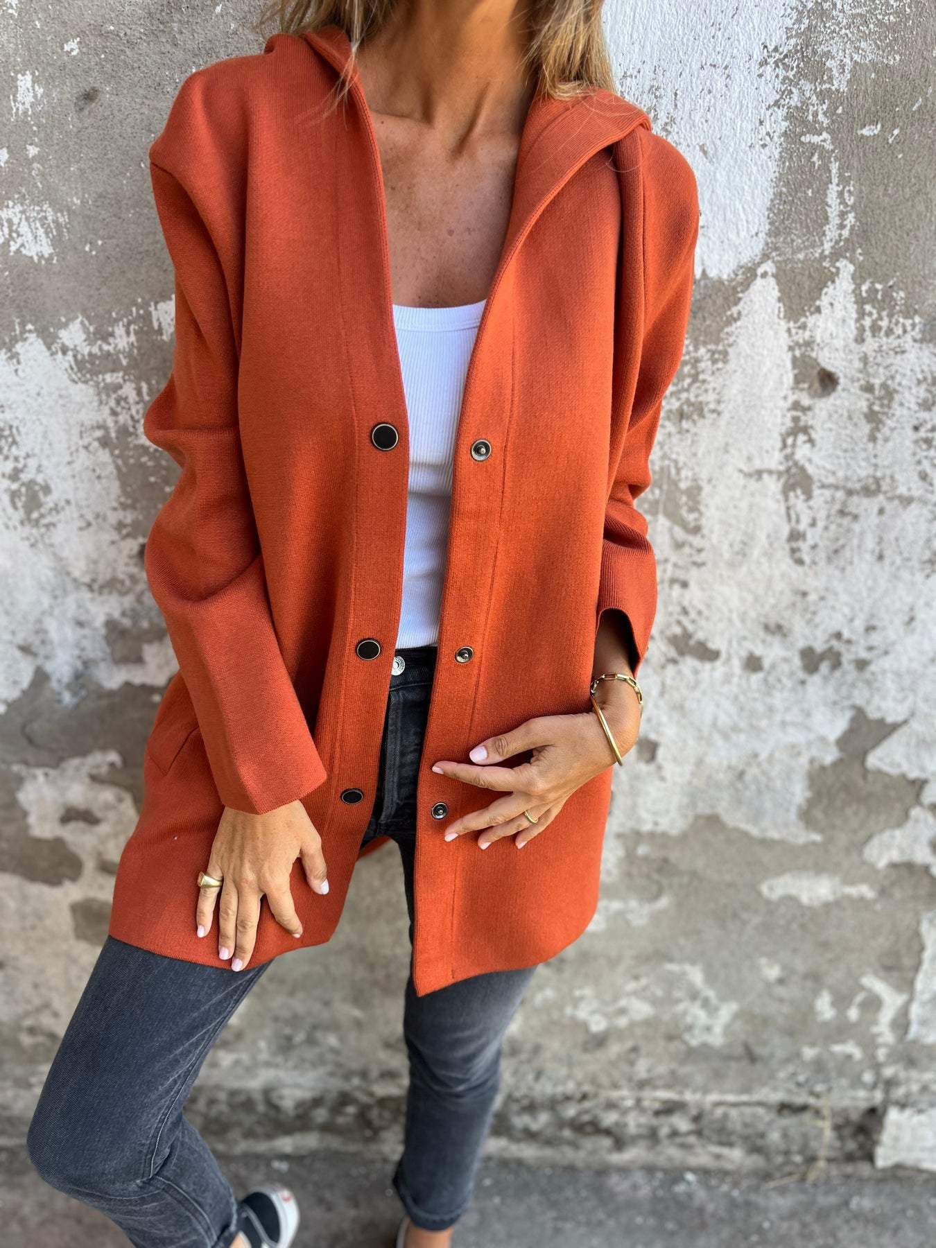 Adriana - Strickjacke mit Knöpfen und Kapuze
