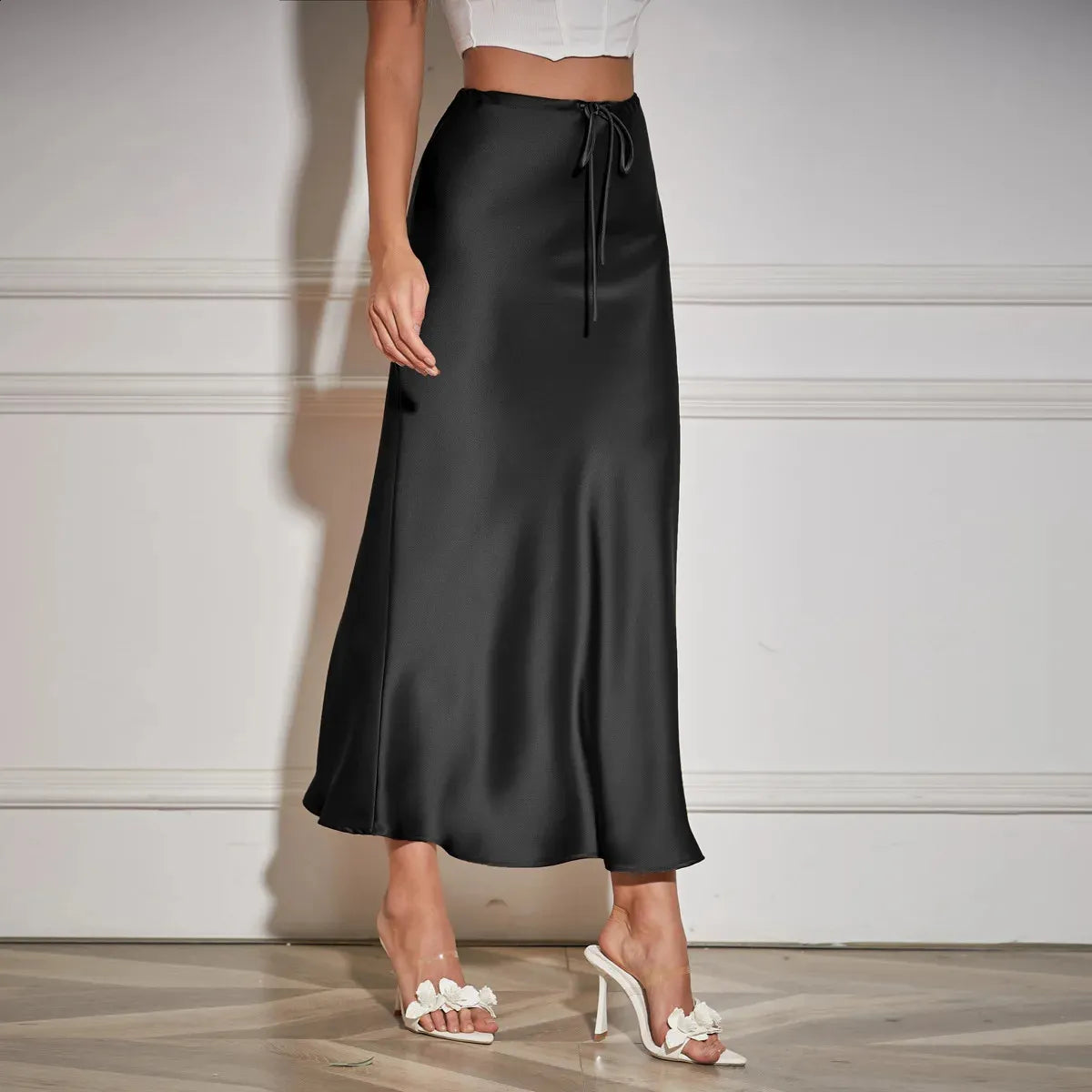 Satinrock mit hoher Taille und Schleifen, elegant und trendy, perfekt für einen anspruchsvollen und modernen Look