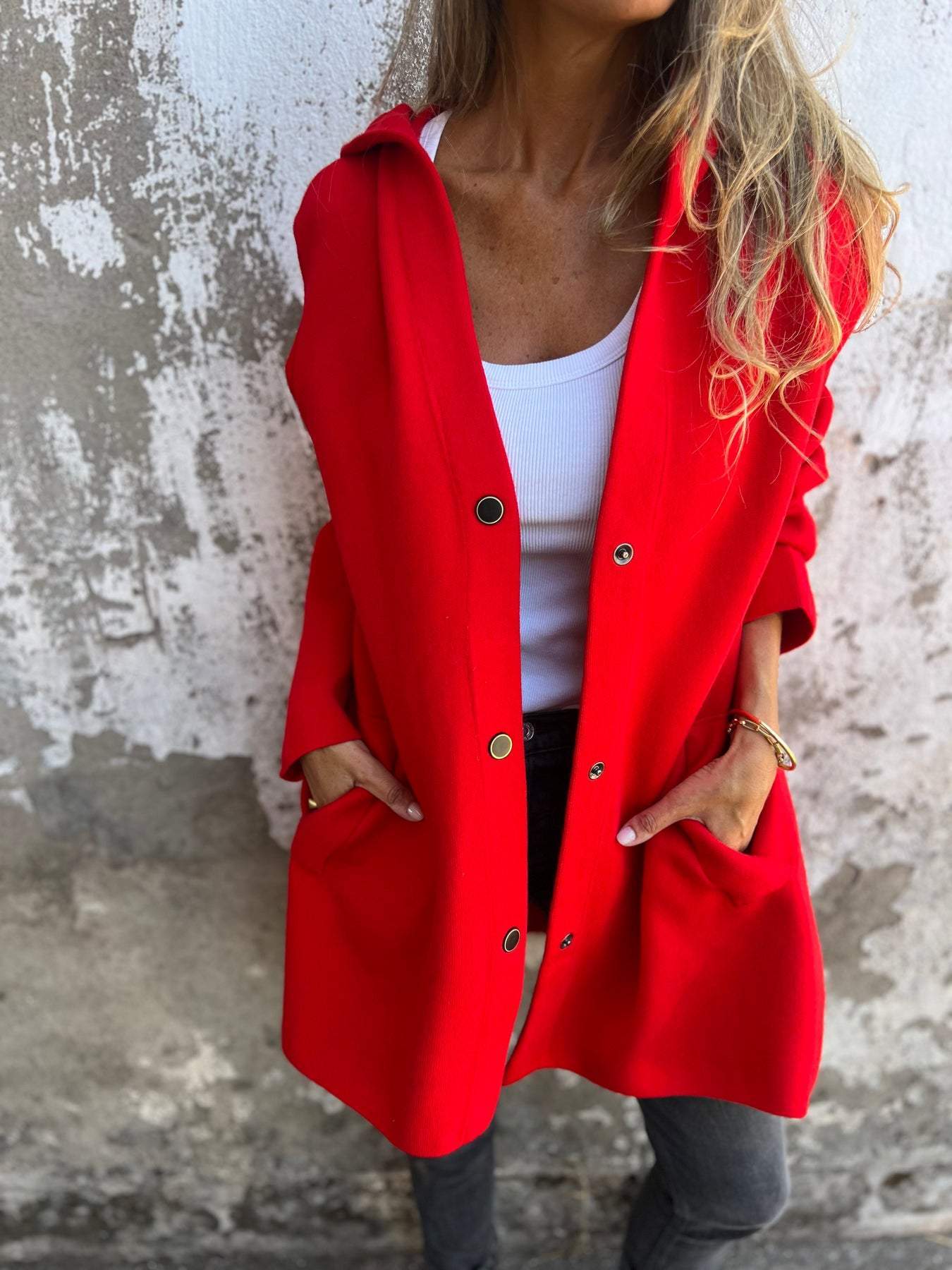 Adriana - Strickjacke mit Knöpfen und Kapuze