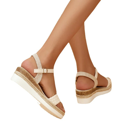 Cremefarbene Damen-Keilsandalen mit geflochtenem Muster - Arabelle