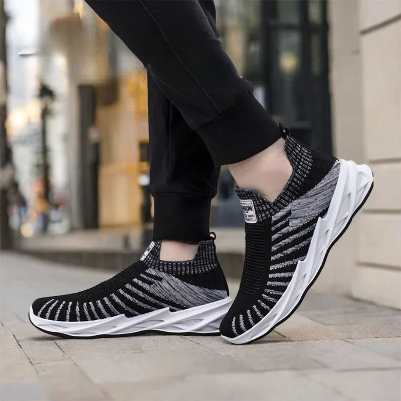 Atmungsaktive Mesh-Turnschuhe für Männer in Schwarz und Weiß - Nova