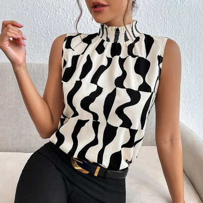Schwarz-weiße ärmellose Rollkragenbluse mit abstraktem Muster - Renata