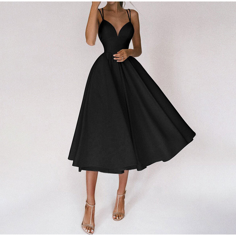 Stuttgart |  Elegantes Kleid mit V-Ausschnitt und Trägern