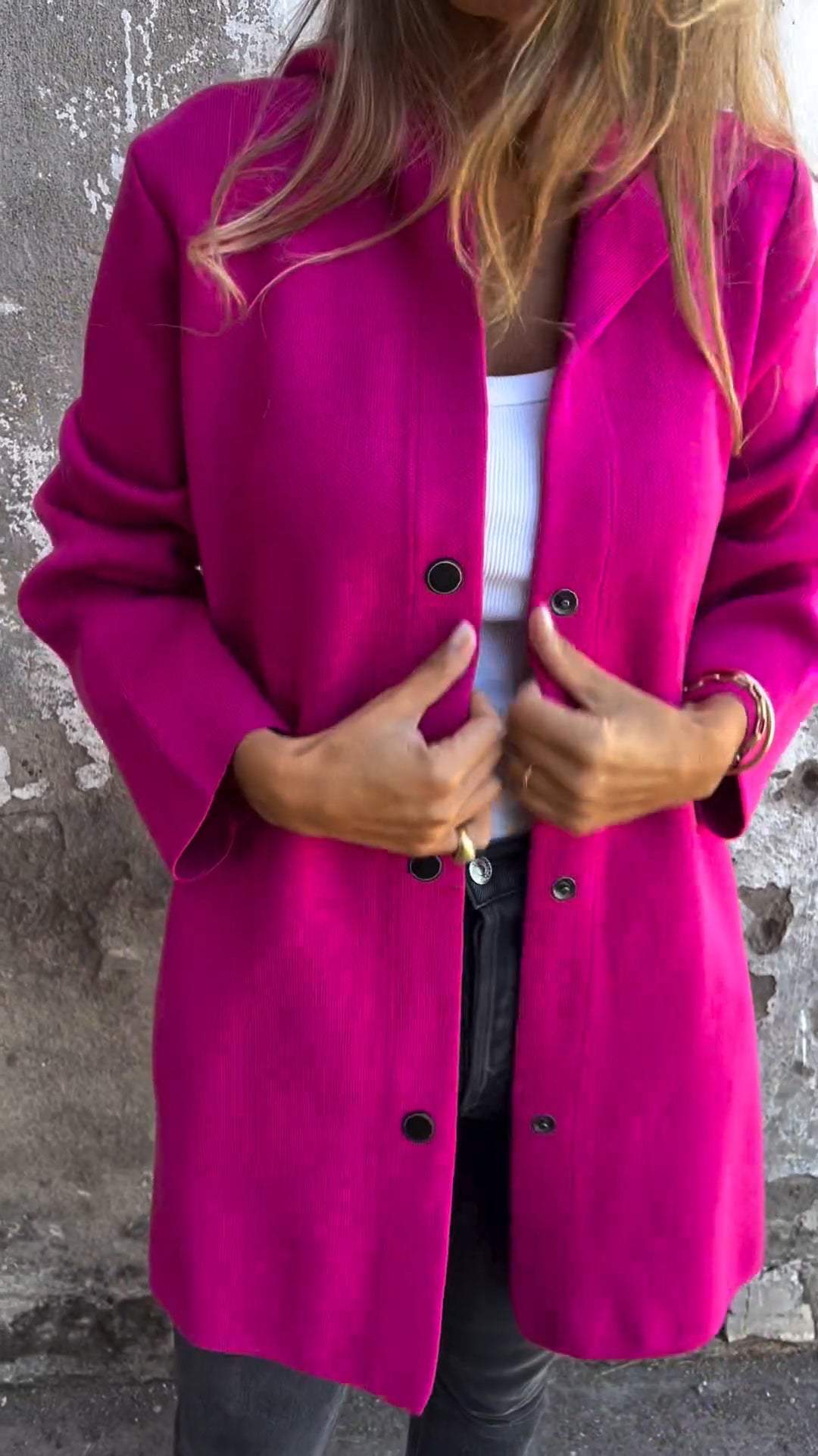 Adriana - Strickjacke mit Knöpfen und Kapuze