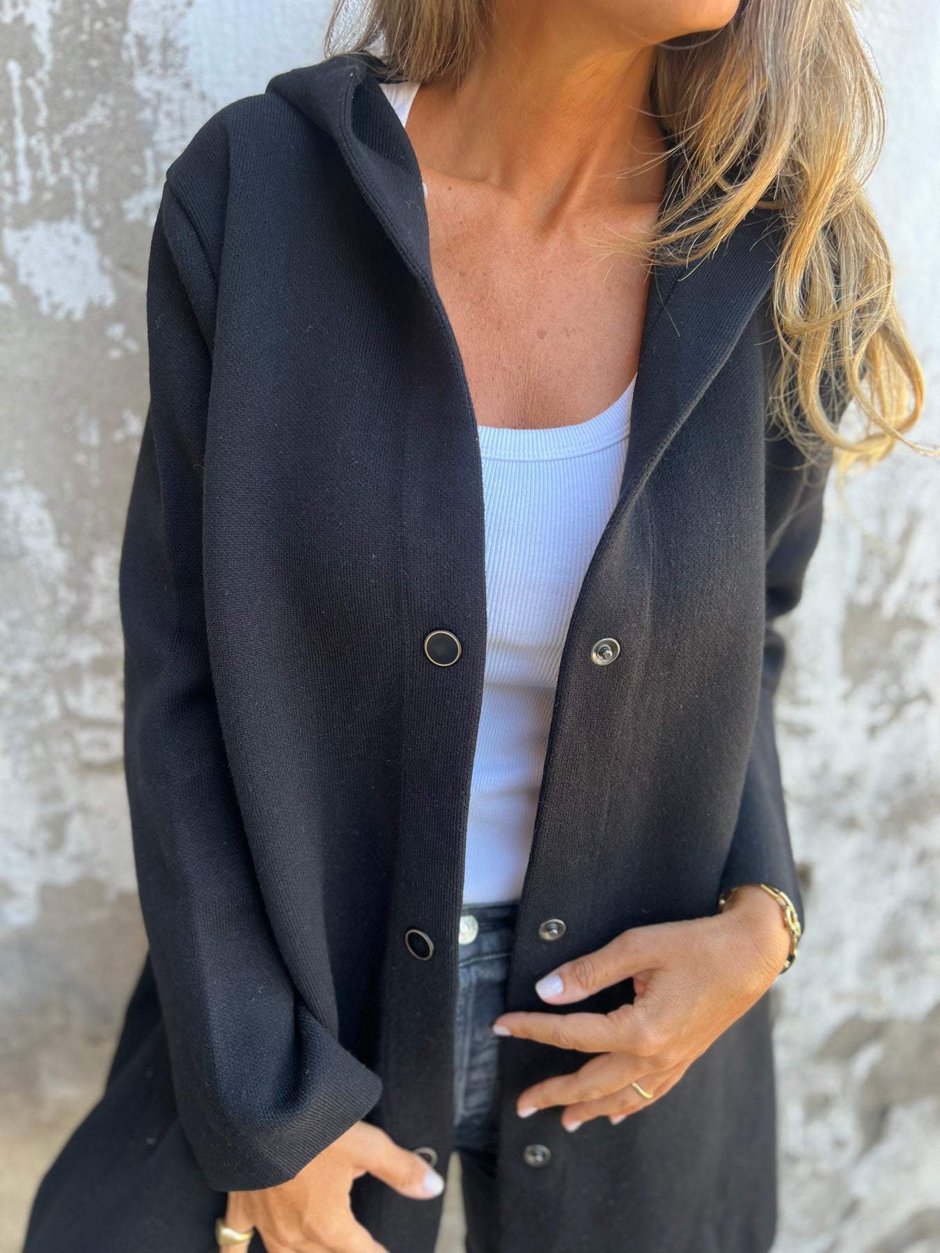 Adriana - Strickjacke mit Knöpfen und Kapuze
