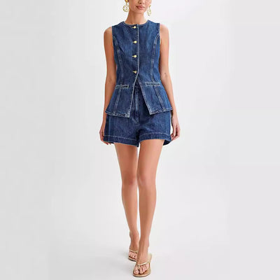 Valentina | Lässiges Denim-Outfit: ärmellose Weste und Shorts