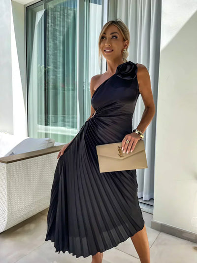 Agatha - Edles Faltenkleid mit Schulterakzent
