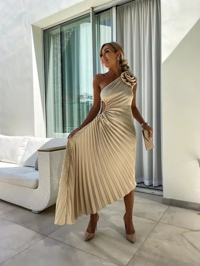 Agatha - Edles Faltenkleid mit Schulterakzent