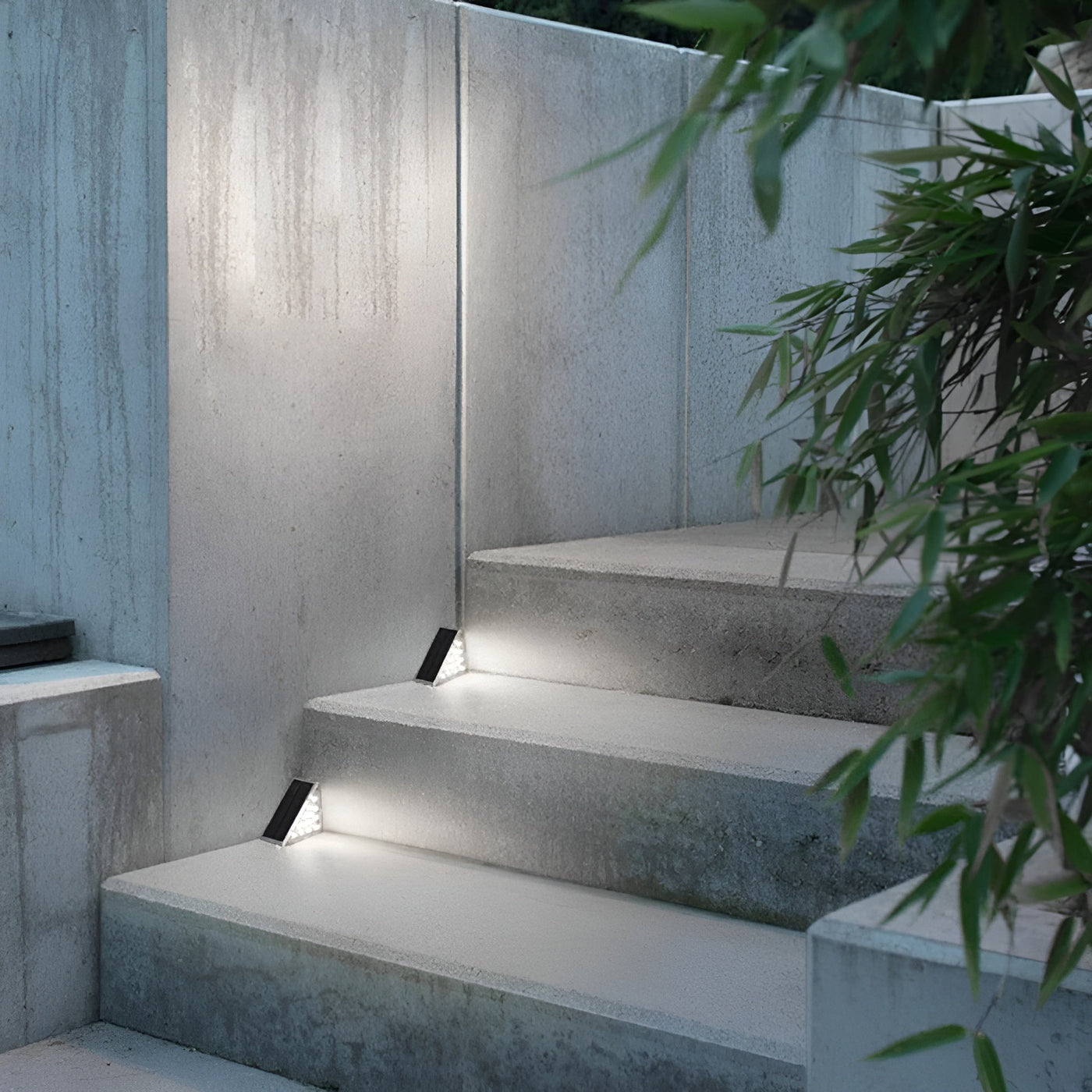 TriGlow Light - Dreieckige Solar-LED-Treppenleuchte für den Außenbereich