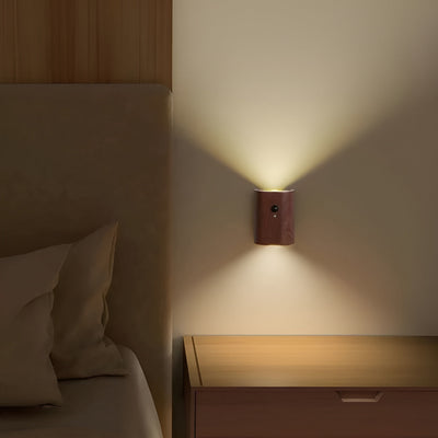 TimberSense Light - Wiederaufladbare Bewegungsmelder-Wandleuchte aus Holz
