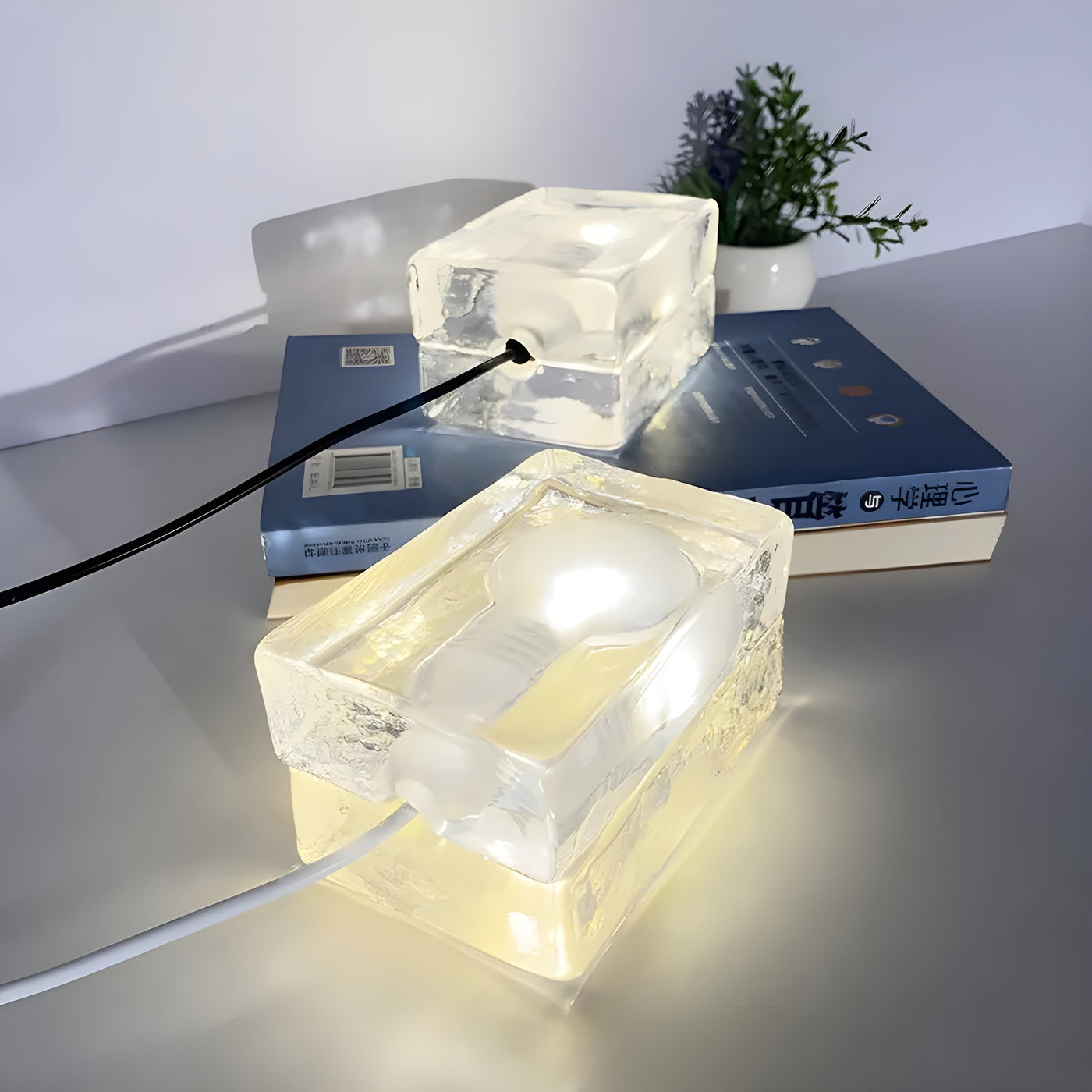 ZenCube Lamp – Moderne transparente Eistischlampe mit Würfel-Glühbirne