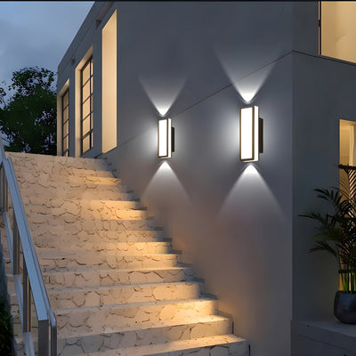 UrbanBeam Light - Wasserdichte LED-Wandlampe für den Innenhof