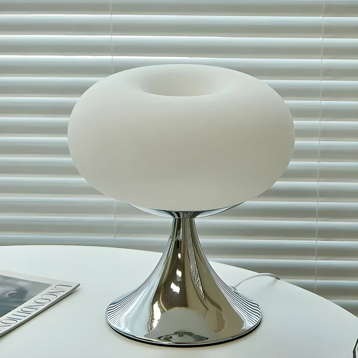 SereneCrystal Lamp - Elegante Retro Tischlampe