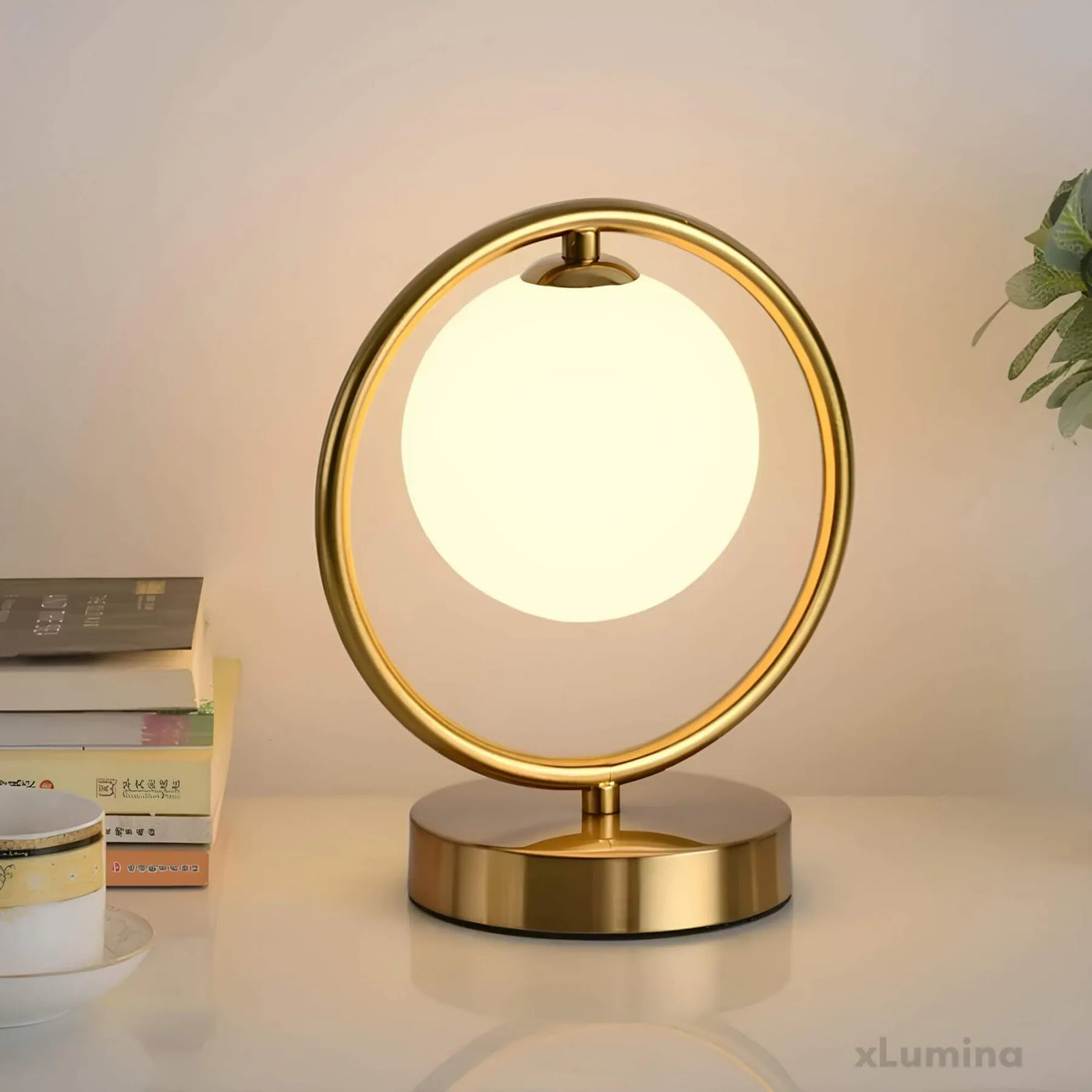 StellarSphere Light – Luxuriöse Glaskugel-Tischlampe mit Holzfuß