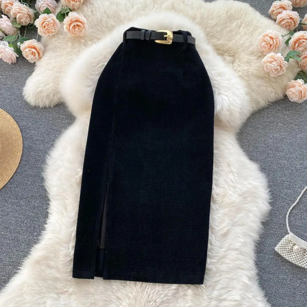 Cordrock mit Seitenschlitz und hoher Taille, elegant und raffiniert, perfekt für einen anspruchsvollen und trendigen Look