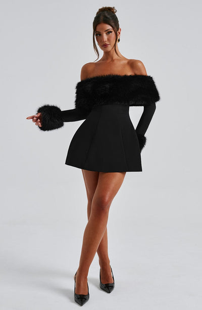 Venyra™ | Schulterfreies Minikleid mit Pelzärmeln