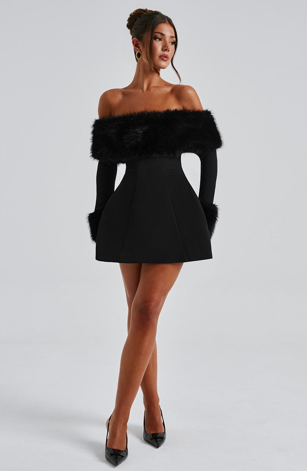 Venyra™ | Schulterfreies Minikleid mit Pelzärmeln