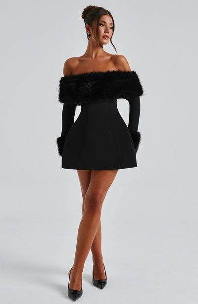 Venyra™ | Schulterfreies Minikleid mit Pelzärmeln