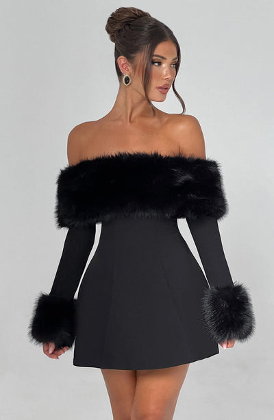 Venyra™ | Schulterfreies Minikleid mit Pelzärmeln